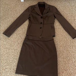 3 button women’s size 2 BANANA REPUBLIC skirt suit